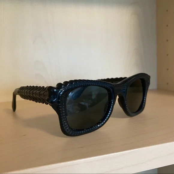 LA FEMME EN NOIR BY MICHELLINE PIT ALIEN XENOMORPH SUNGLASSES NWT - Picture 3 of 9